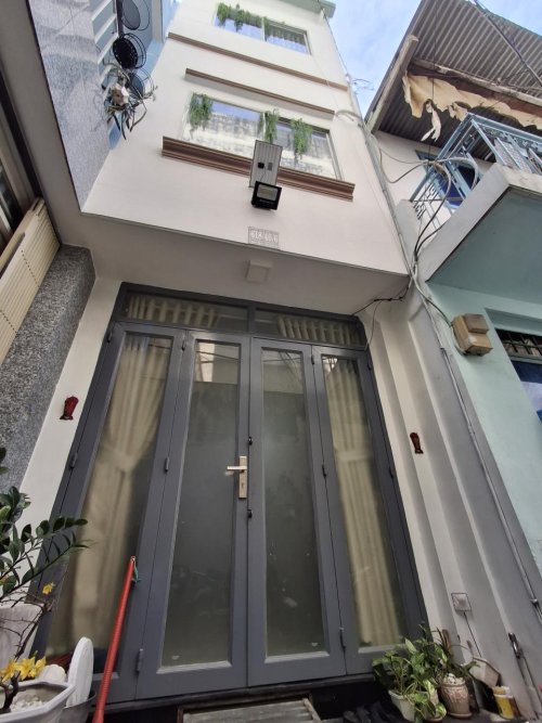 Giảm 50tr! Nhà 3 tầng sàn 39m2, hậu nở, Đ.2m Quang Trung QV