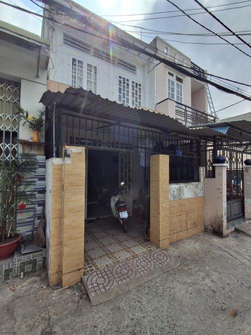Rẻ! Nhà 2 tầng 72m2, nở hậu, Đ.5m Lê Văn Khương Q12