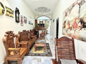 Nhà nở hậu HXH 130m2, tặng GPXD Nguyên Hồng QV