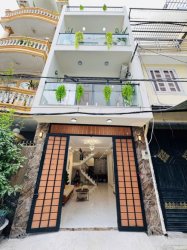 L1610 ngã tư 4 Xã và Đầm Sen, sổ hồng riêng, Vuông, HXT, 3 tầng, 4x13m, 8.x tỷ