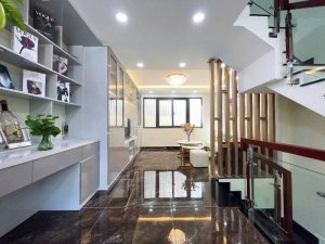 O1690 Giảm 100tr! sát chợ Xóm Mới GV, sổ hồng riêng, Vuông, 4 tầng, 4.2x14m, 6.x tỷ