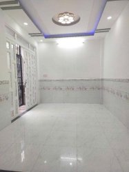 D1811 sát sân bóng đá Tân Xuân Hóc Môn, Vuông, 2 tầng, 9x4m, 1.x tỷ