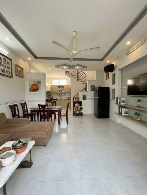 [D2350] Nhà 2 tầng Có 3PN + Phòng Thờ Riêng Biệt - Đủ Cho Cả Gia Đình!