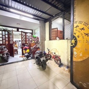 [H2464] Tò mò căn nhà 2T vuông vức sát sân Golf giá chỉ 7.x tỷ?