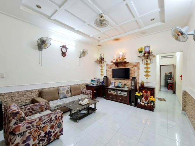 [KH134*] Nhà 2T 4PN cạnh Chợ Lạc Quang - Giá 5.x tỷ