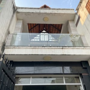 H3158 Nhà sổ hồng riêng 1/ sát Đ.Học Ngoại Thương 2 Chỉ 10.x Tỷ