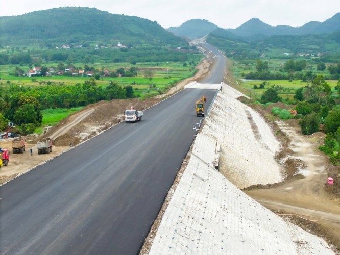 Săn đất ven cao tốc: Chiến lược đầu tư trước giờ G