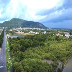 Long Sơn Nơi hơi thở công nghiệp hòa quyện cùng vị mặn của biển