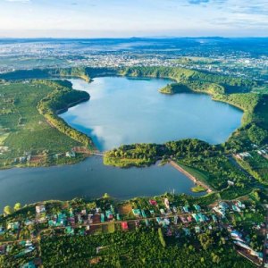 Bàu Lâm Nơi bản ngã tìm về giữa những cánh vườn xanh